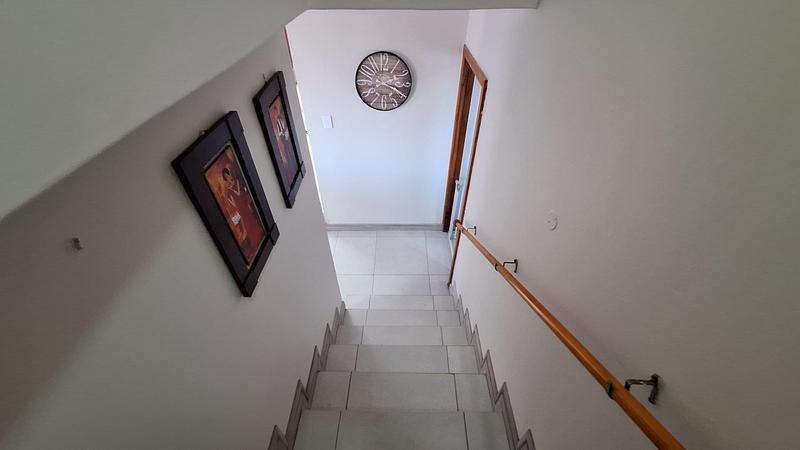5 Bedroom Property for Sale in Reebok Western Cape